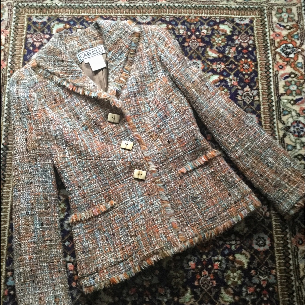 Linton Mills tweed jacket for a smart-chic woman.